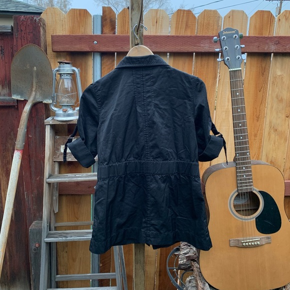 Luii Lightweight mid-sleeve zipper jacket. - Picture 2 of 5